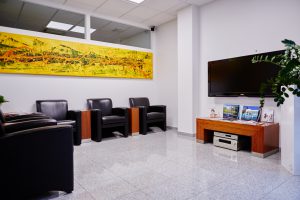 Wartezimmer mit TV