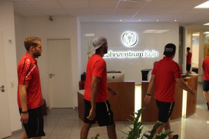 Spieler Ankunft beim Zahnarzt - Teil 9