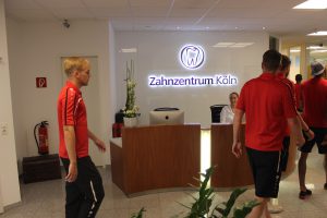 Auch Fussballspieler müssen zum Zahnarzt
