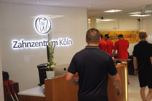 Spieler Ankunft beim Zahnarzt - Teil 4