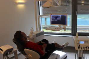 Zahnarztcheck für Fussballspieler im Zahnzentrum Köln