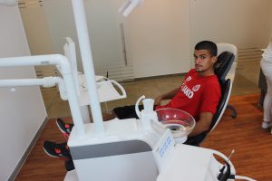 Fussball Spieler beim Zahnarzt