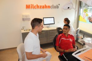 Behandlungsgespräch im Zahnzentrum Köln
