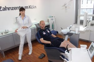Christian Osebold beim Zahnarztcheck
