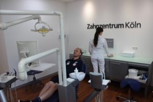 Behandlung des Funktionsteam von Fortuna Köln im Zahnzentrum Köln