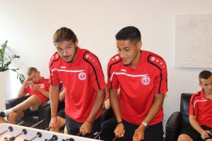 Siegessicher beim Zahnarzt