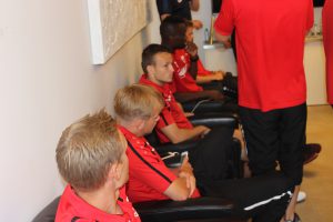 Fortuna Spieler warten auf Ihren Zahnarzt Check